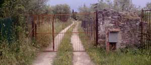 La via Francigena sbarrata