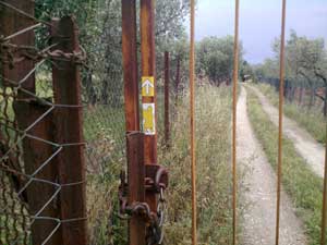 La via Francigena sbarrata