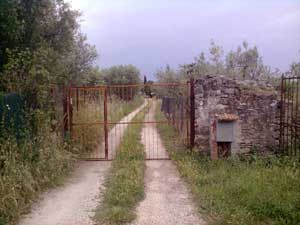 La via Francigena sbarrata