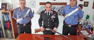 Il fucile sequestrato dai carabinieri