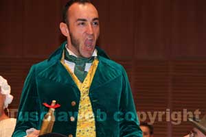 Il basso Marco Bussi nel ruolo del dottore Dulcamara