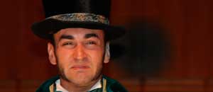 Il basso Marco Bussi nel ruolo del dottor Dulcamara