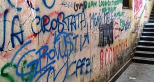 Il degrado della galleria tra via Bianchi e via Marconi