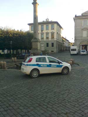 Una pattuglia della polizia locale