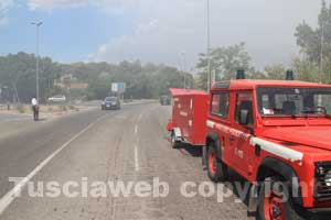 Le immagini dell'incendio in strada Bagni