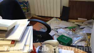 Gli uffici devastati