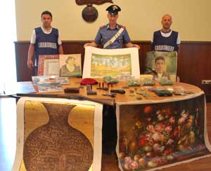 Il materiale sequestrato dai carabinieri alla coppia