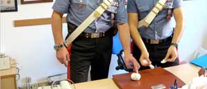 I carabinieri con la droga sequestrata