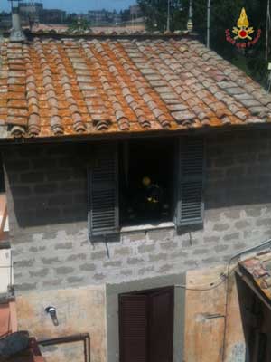 L'intervento dei pompieri in via Sant'Egidio