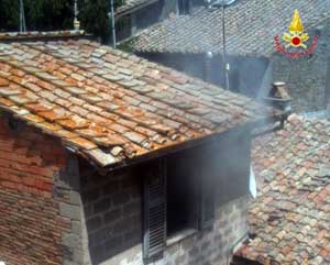 L'intervento dei pompieri in via Sant'Egidio