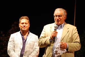 Roberto Lilli e il presidente dell'associazione Karibuni Gianfranco Ranieri