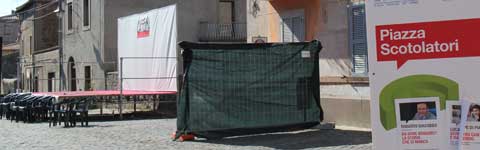 Caffeina - Il palco di piazza scotolatori in via di smantellamento