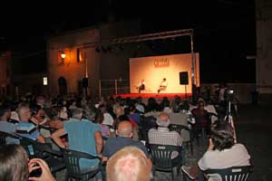 Il palco in piazza degli Scotolatori