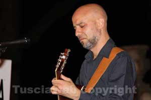 Bruno Marinucci alla chitarra
