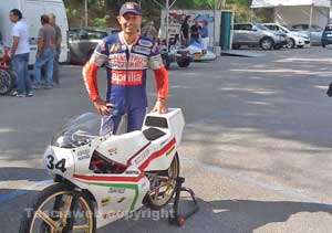 Lucio Laureti e la sua moto a Villa 80 cavalli