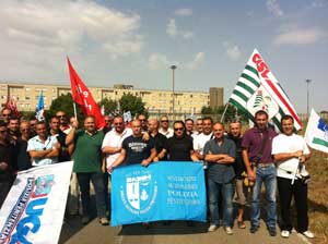 La manifestazione della polizia penitenziaria e dei sindacati