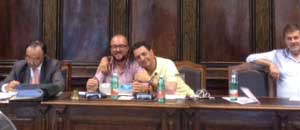 L'abbraccio tra il sindaco Marini e il consigliere Rotelli