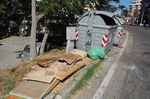 Immondizia in via Genova