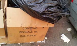 I rifiuti abbandonati in strada
