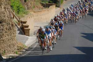 Il gruppo dellla Knut Knudsen per le strade di Vasanello