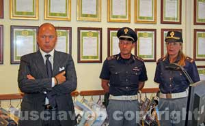 Fabio Zampaglione con i suoi uomini della squadra mobile