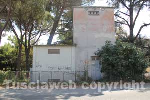 La cabina dell'Enel in cui è stato ritrovato il cadavere