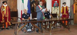 La cerimonia in Comune per Mauro Cratassa