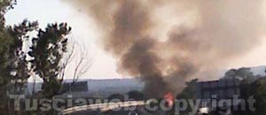 L'incendio sulla superstrada allo svicolo per Vetralla