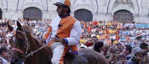 Alessandro Colombati in sella a Nobile Nilo alle prove del Palio di Siena