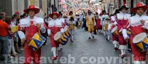 Il corteo storico per le vie del centro