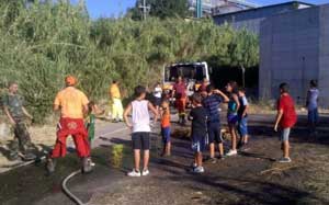 I ragazzi impegnati in una delle attività del campo scuola della Prociv