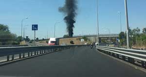 La colonna di fumo visibile dalla Tuscanese