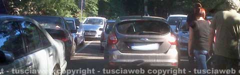 Il traffico sulla strada per la faggeta