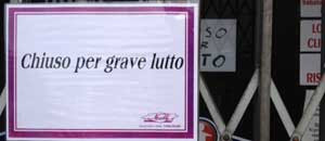Il cartello sulla porta del supermercato Sigma