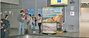 Lo stand della nocciola all'aeroporto di Ciampino