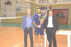 Andrea Burlandi e Roberto Centini premiano la pallavolo Tuscania
