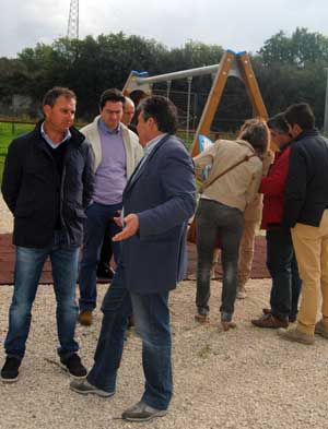 Merlani e Muroni all'area giochi a Ponte dell'Elce