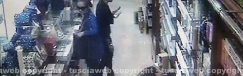 Le due donne arrestate in azione