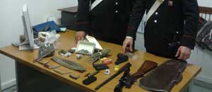 Il materiale sequestrato dai carabinieri