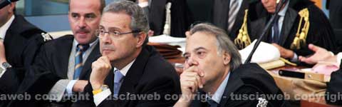 Giancarlo Gabbianelli in aula con il suo avvocato Massimo Rao Camemi