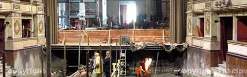 Il lavori all'interno del teatro dell'Unione
