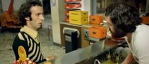 Roberto Benigni in una scena di "Berlinguer ti voglio bene"