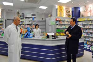 Il sindaco Marini nella farmacia