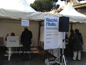 I seggi per le primarie a piazza del Teatro
