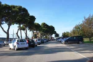 Il parcheggio della stazione ferroviaria di Tarquinia