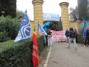 Il sit-in a Villa Buon respiro
