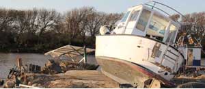Le barche distrutte dall'alluvione
