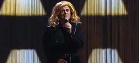 Maurizio Crozza nei panni di Adele