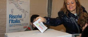 Un'elettrice alle primarie del centrosinistra