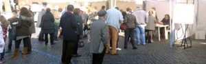 La fila ai gazebo per le primarie